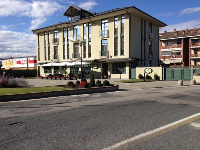 Albergo Ristorante San Marco 카르마뇰라 외부 사진
