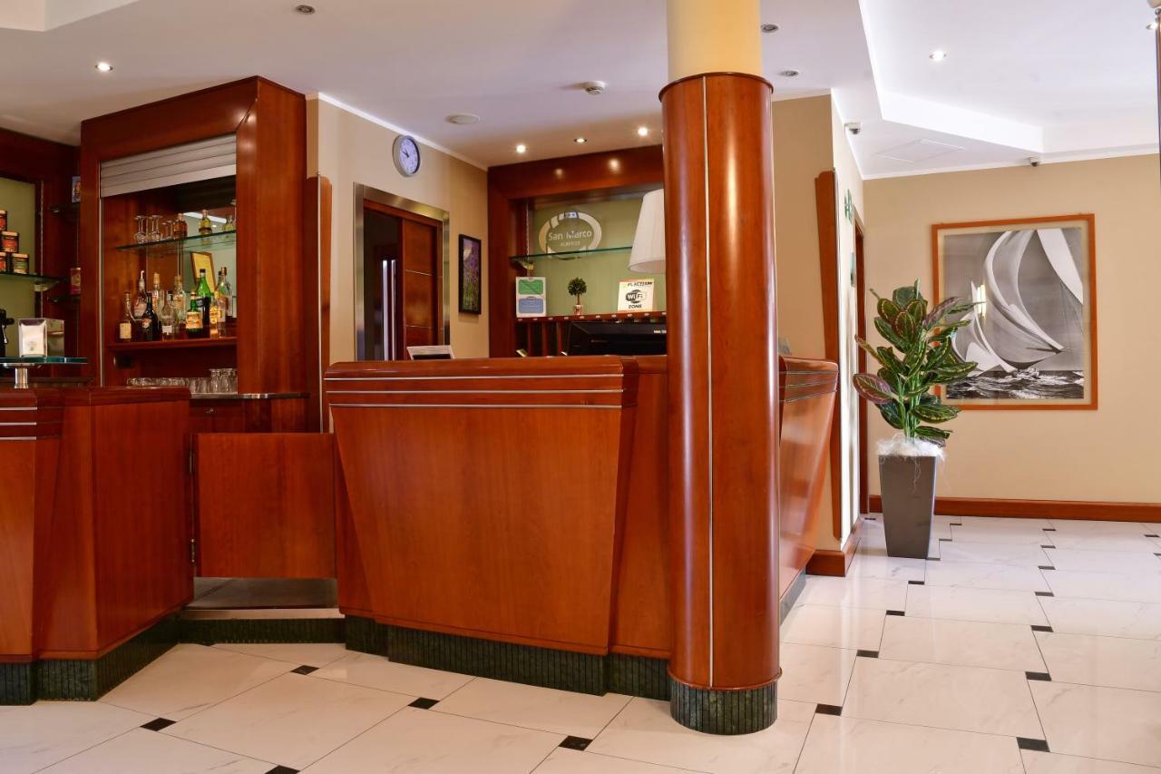 Albergo Ristorante San Marco 카르마뇰라 외부 사진