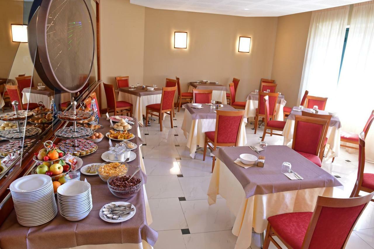 Albergo Ristorante San Marco 카르마뇰라 외부 사진