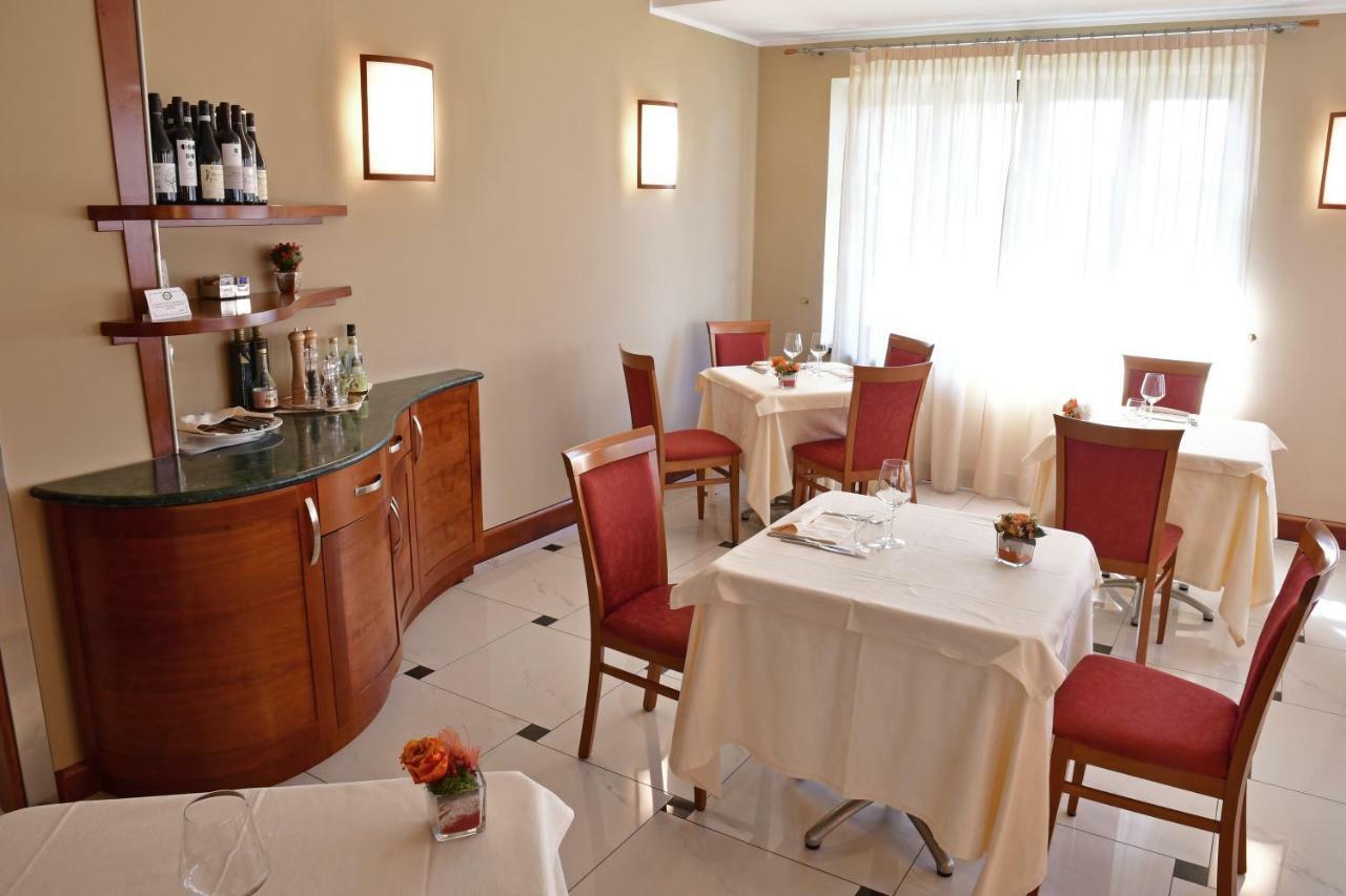 Albergo Ristorante San Marco 카르마뇰라 외부 사진