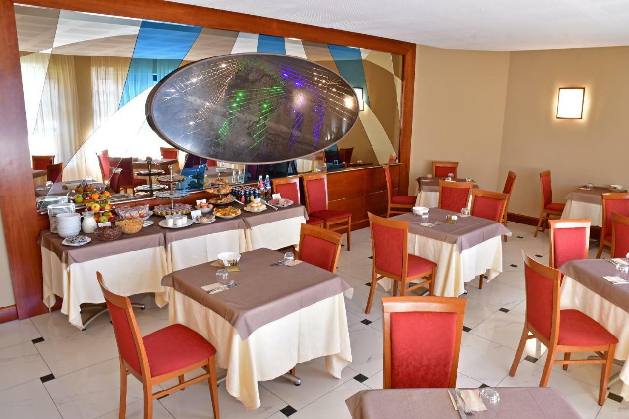 Albergo Ristorante San Marco 카르마뇰라 외부 사진